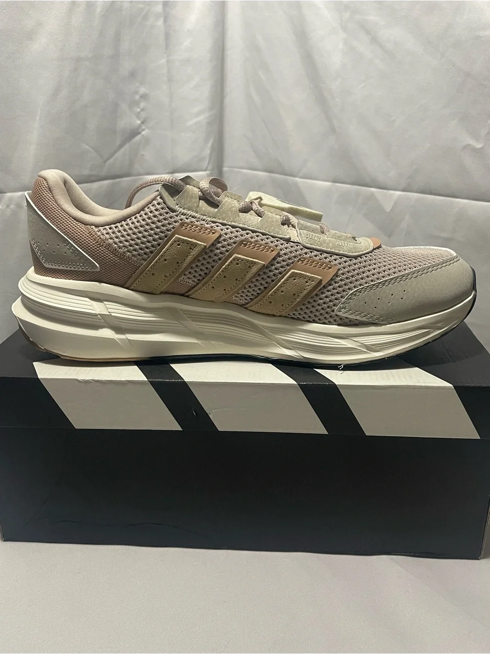 Adidas Astrastar Running Shoes Men's Size 10 Beige Tan JQ6081 New In Box NIB